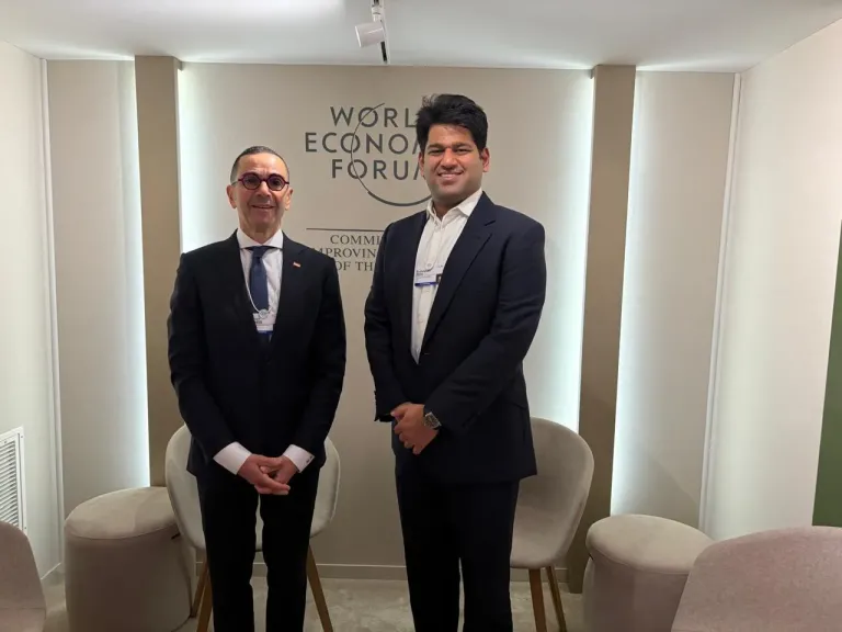 وزير الاستثمار يستعرض رؤية مصر للبنية التحتية الذكية في منتدى دافوس