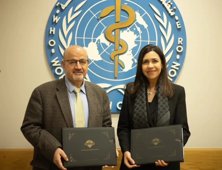 الهيئة العامة للتأمين الصحي الشامل توقّع اتفاقية تعاون مع منظمة الصحة العالمية لتقييم أثر المنظومة في محافظات المرحلة الأولى