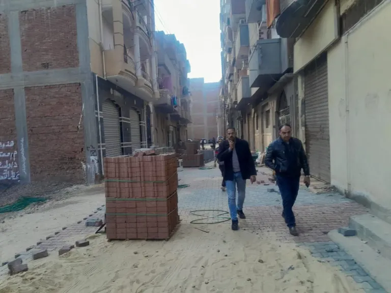 محافظ الشرقية  تنفيذ أعمال تركيب بلاط الإنترلوك ب9 مليون جنيه بمنيا القمح