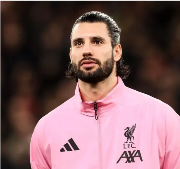 سوبوسلاي يتحدث عن تواصله المستمر مع محمد صلاح ودوره داخل ليفربول