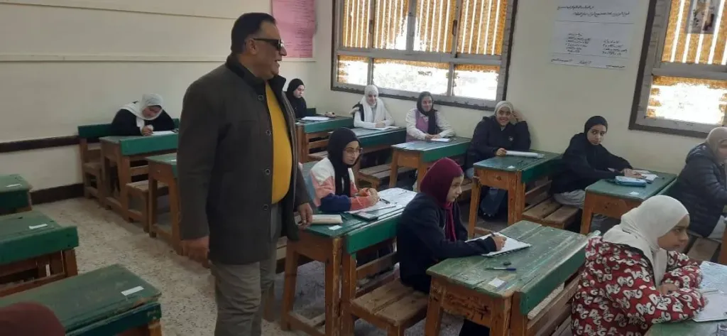 مديرعام ادارة فاقوس بمحافظة الشرقية  يتابع 4 لجان  لسير الامتحانات
