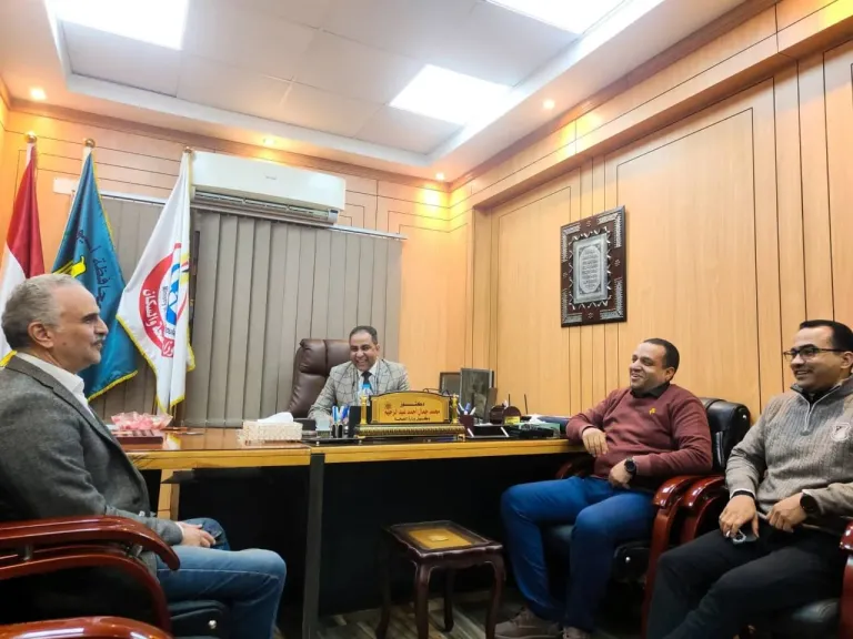 وكيل وزارة الصحة بأسيوط يستقبل أعضاء مجلسي النواب والشيوخ لتعزيز التعاون المشترك