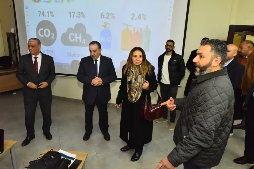 محافظ أسيوط ونائب وزير الاتصالات يتفقدان مركز خدمات مياه الشرب بحي غرب