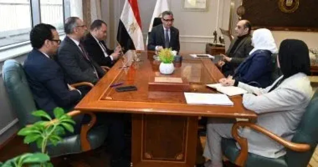 وزير التموين يوجه ببحث طلبات المواطنين المقدمة من أعضاء مجلسى النواب والشيوخ