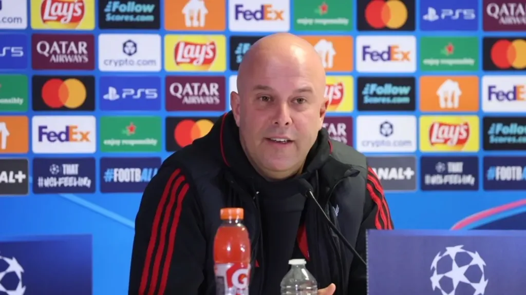 آرني سلوت ينفي وجود أزمة مع محمد صلاح: لا توجد أي مشكلة بيننا