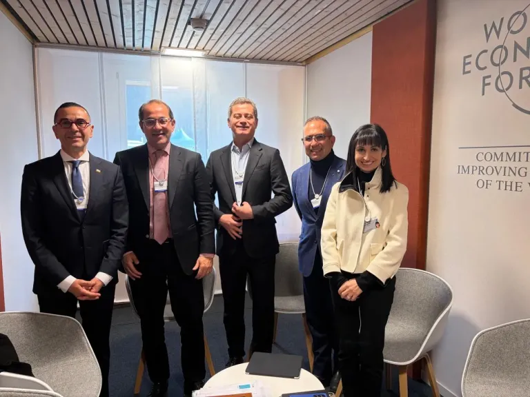 بحث زيادة استثمارات كوكاكولا في مصر على هامش قمة دافوس