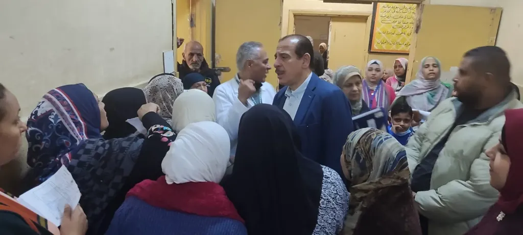 نائب وزير الصحة يتفقد مستشفيات حلوان والمنيرة والحوض المرصود ويقرر استبعاد مدير حلوان