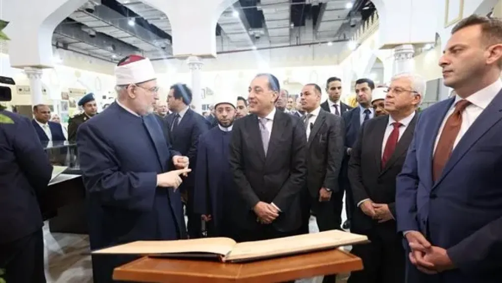 رئيس الوزراء يتفقد جناح الأزهر بمعرض الكتاب ويشيد برسالته العلمية والتنويرية