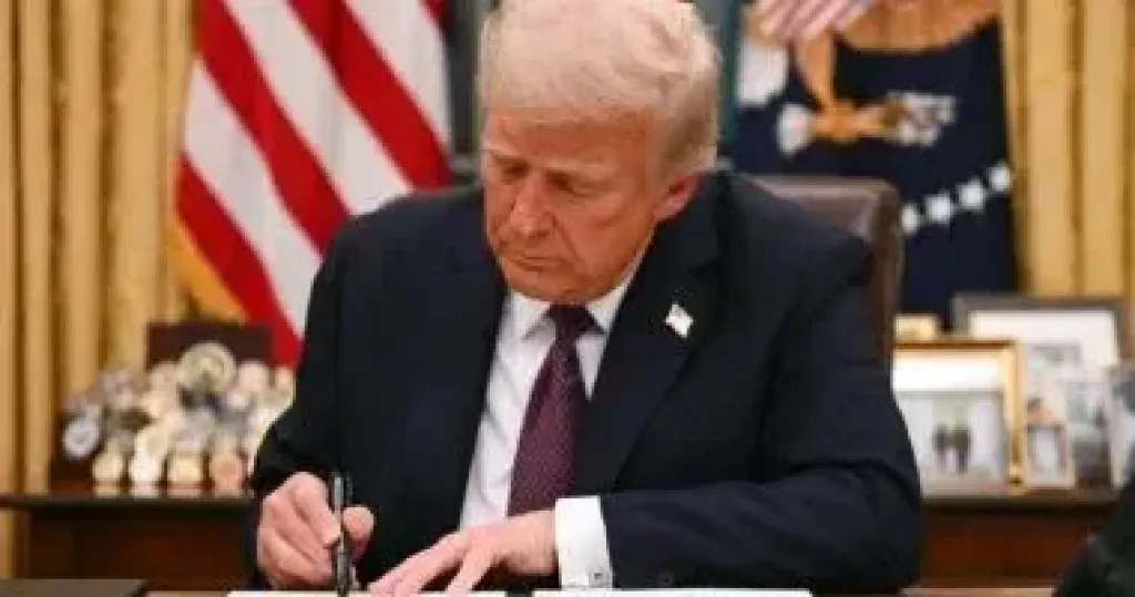 ترامب يصل إلى سويسرا استعدادا للمشاركة بالمنتدى الاقتصادى العالمى بدافوس