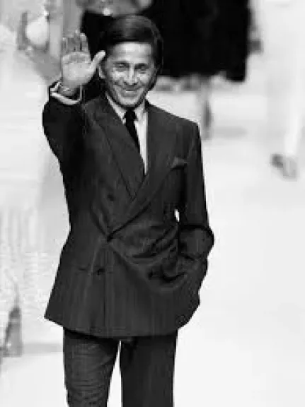 أشهر فساتين مصمم الأزياء الراحل فالنتينو.. بعد تصدره تريندات جوجل