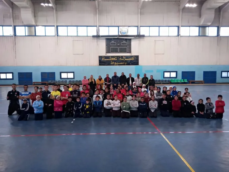 محافظ أسيوط: اكتشاف المواهب ورفع اللياقة البدنية أولوية لبناء جيل رياضي