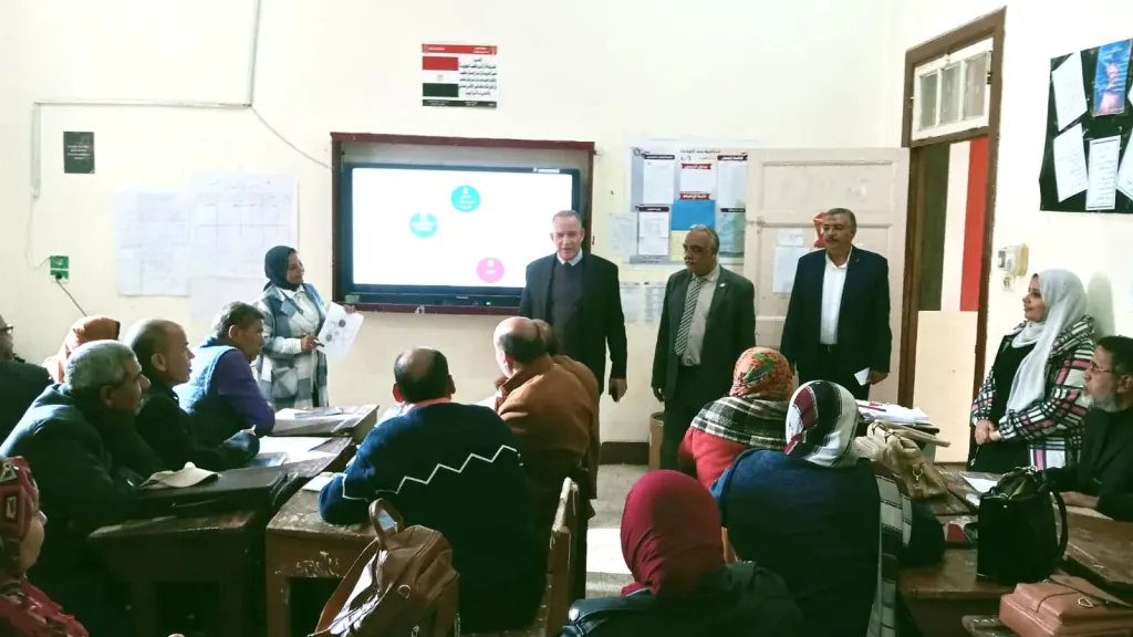 مدير تعليم أسيوط يتفقد فعاليات المرحلة الثانية من البرنامج التدريبى
