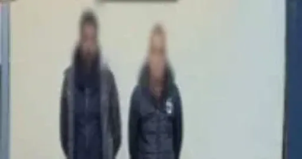 المتهمان بقتل سيدة بولاق الدكرور يجريان معاينة تصويرية للجريمة