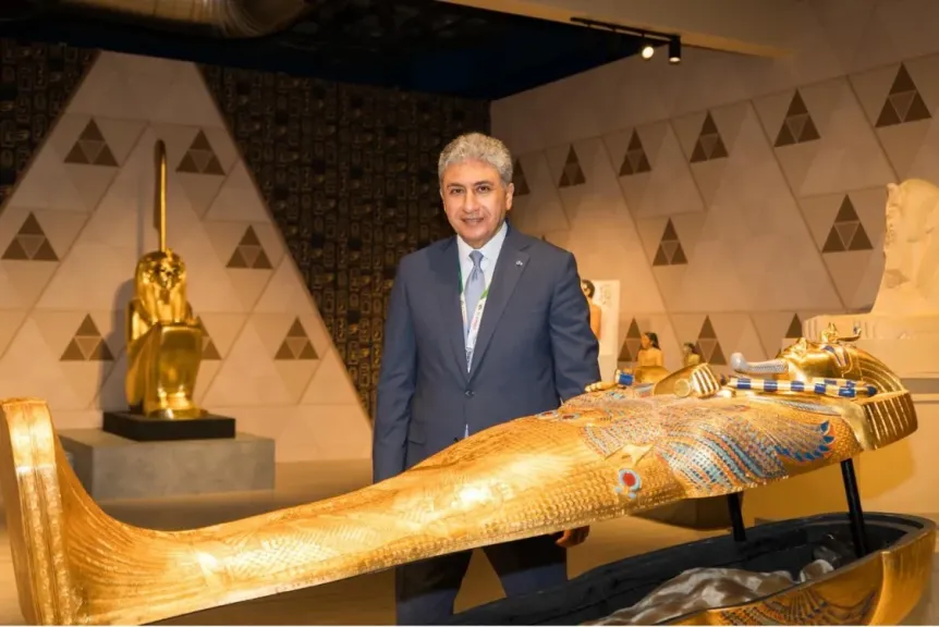 على أنغام موسيقى الهارب.. وزير السياحة والآثار يفتتح معرض الملك الشاب توت عنخ آمون بمعرض FITUR 2026