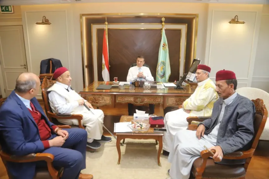 وزير الزراعة يلتقي وفد من عمد ومشايخ مطروح ويوجه بدعم المزارعين بشتلات الزيتون وسلالات الأغنام