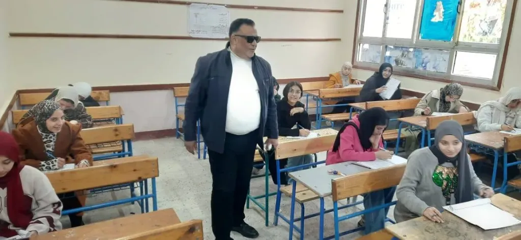 مديرإدارة فاقوس التعليمية يتابع الامتحانات