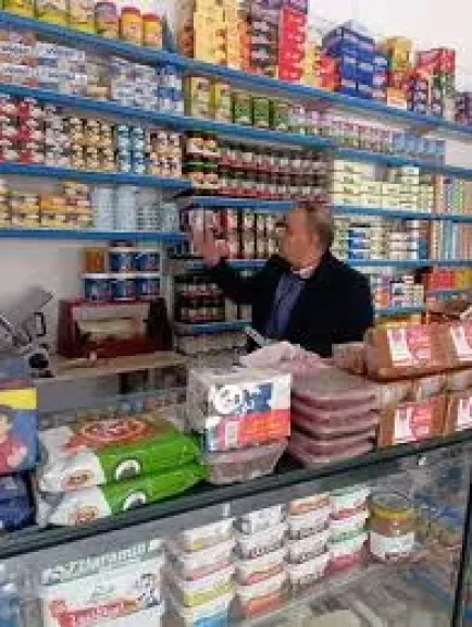 ضبط سلع غذائية وأسمدة زراعية مجهولة المصدر بالشرقية