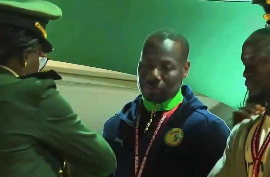 بابي ثياو يوجه رسالة مؤثرة لجماهير السنغال بعد التتويج القاري