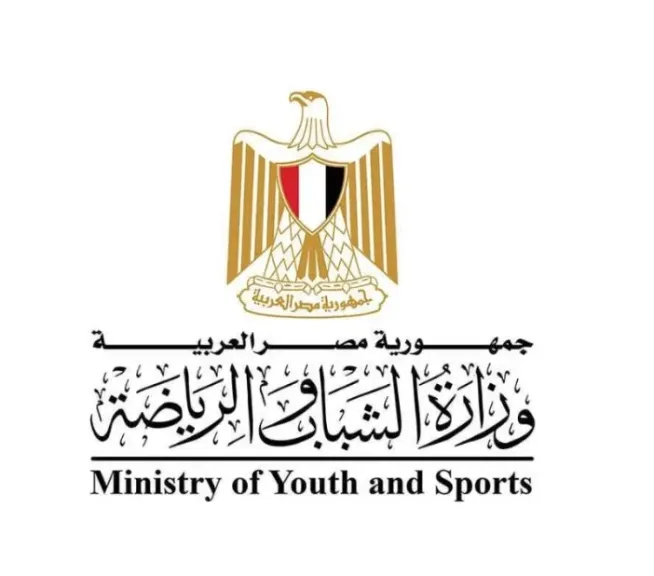 الفريق الطبي لوزارة الشباب والرياضة ينقذ حياة ولي أمر خلال إجراء كشف طبي