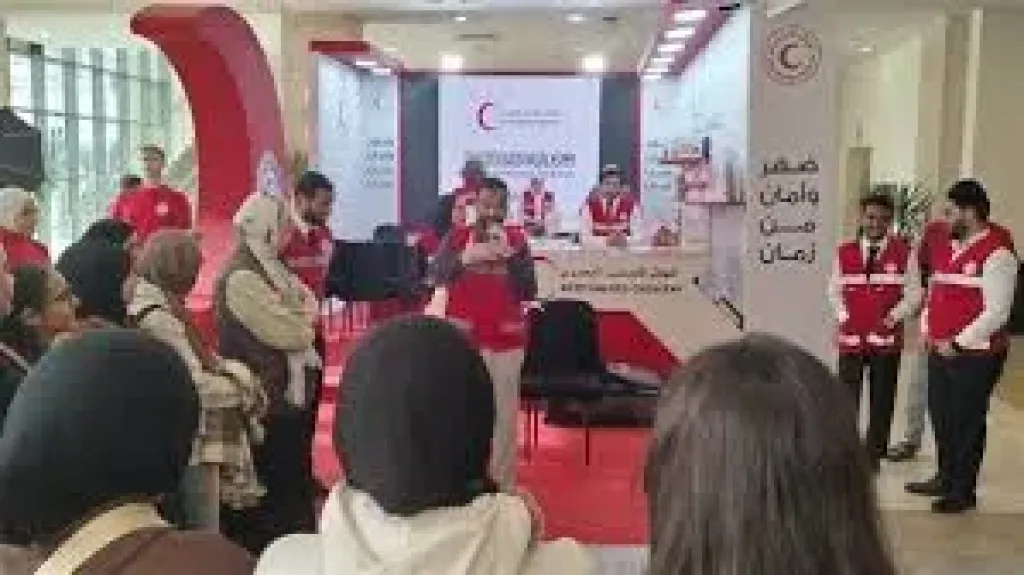 الهلال الأحمر يقدم حملات توعية بمعرض الكتاب 2026