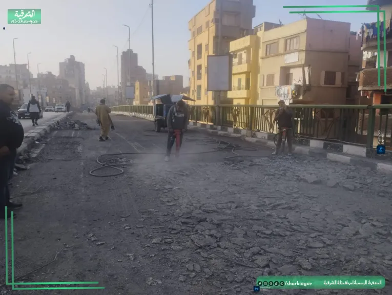 -محافظ الشرقية يتابع انتظام سيرأعمال الصيانة بكوبري الصاغة الزقازيق