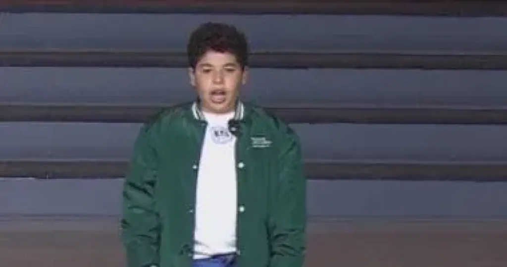 على نجل الشهيد رامى هلال: نفسى أطلع ضابط شرطة زى بابا علشان أحمى مصر