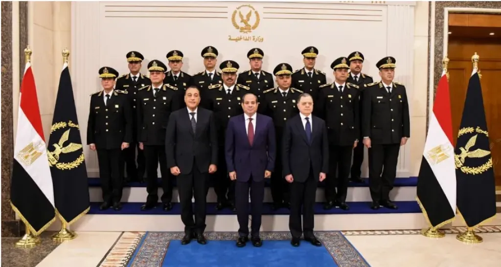 المتحدث الرئاسي ينشر صور الرئيس السيسي يشهد الاحتفال بالذكرى الـ74 لعيد الشرطة