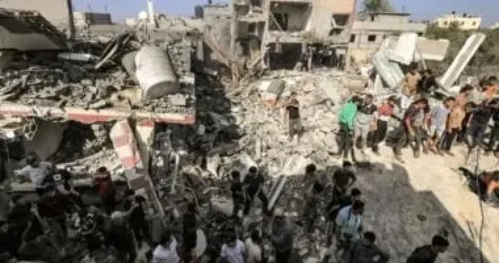 3 شهداء فى جباليا وخان يونس بينهم طفلان يجمعان الحطب