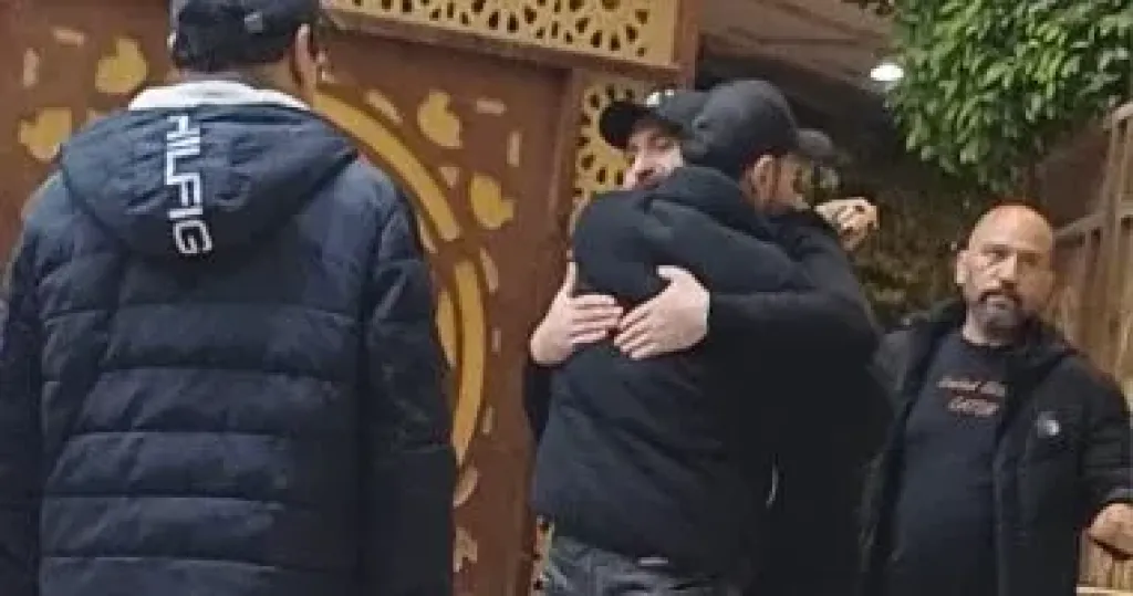 أحمد زاهر وريم البارودى فى عزاء والدة نضال الشافعى