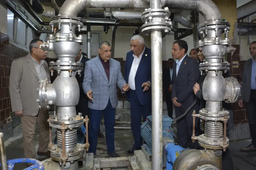 وزير الدولة للإنتاج الحربي يتابع سير العملية الإنتاجية بشركة أبو زعبل للكيماويات المتخصصة (مصنع 18 الحربي) |صور