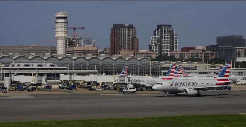 إلغاء كافة الرحلات المجدولة لمطار ريجان بالعاصمة واشنطن بسبب العاصفة الثلجية