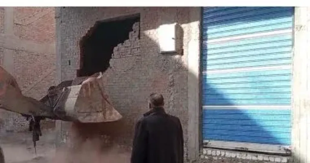 حملة لإزالة التعديات ومخالفات البناء فى مدينة أوسيم