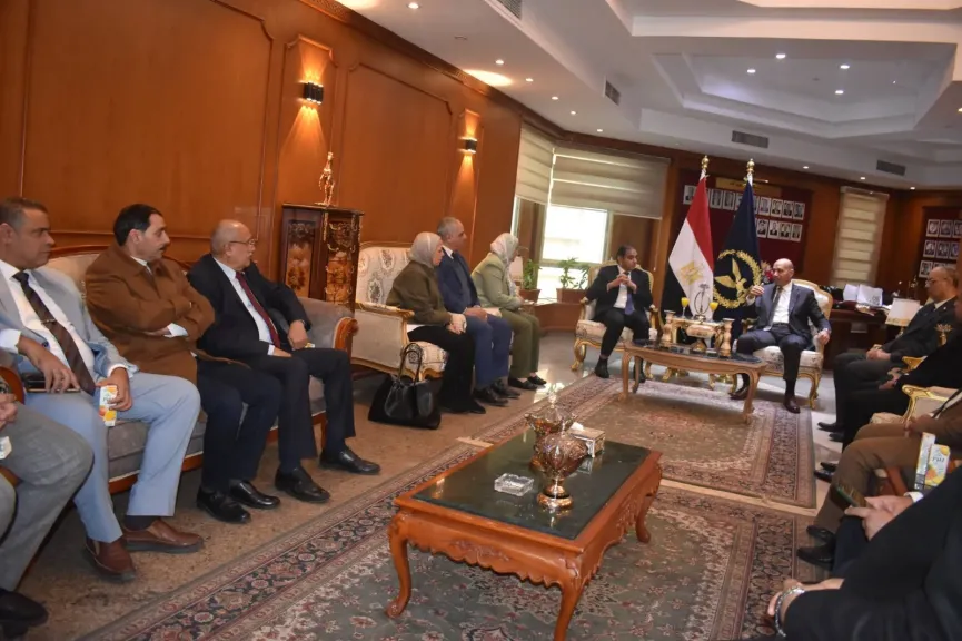 رئيس جامعة بورسعيد يهنئ مدير الأمن وقيادات الشرطة بالمحافظة بعيد الشرطة ال 74 ( صور )