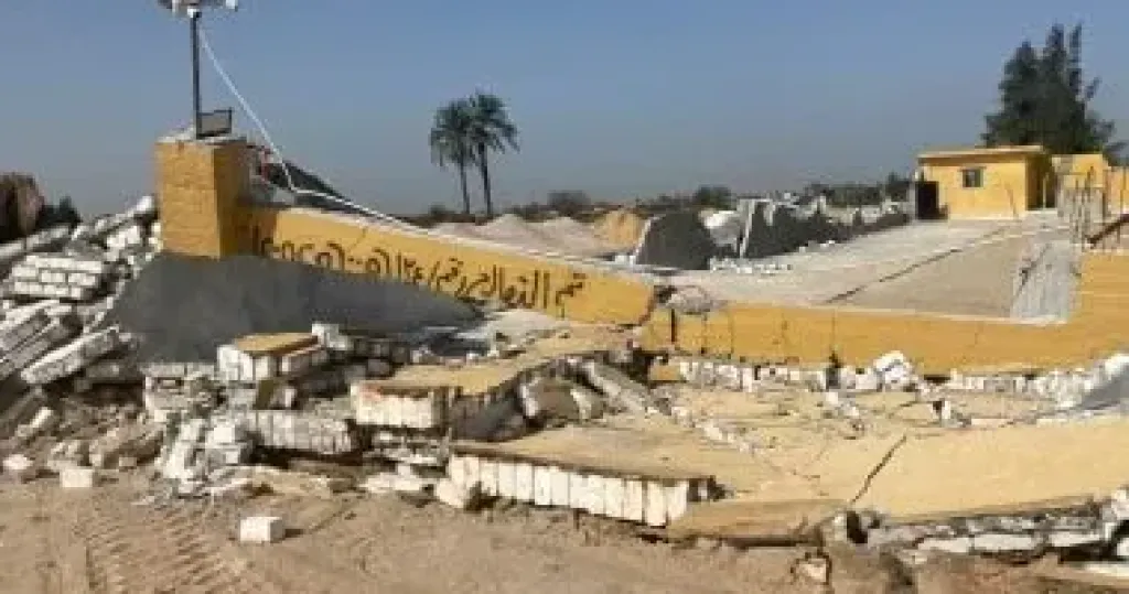 محافظ أسيوط: إزالة 22 حالة تعد واسترداد 600 فدان أراض زراعية و1995 مترا مربعا