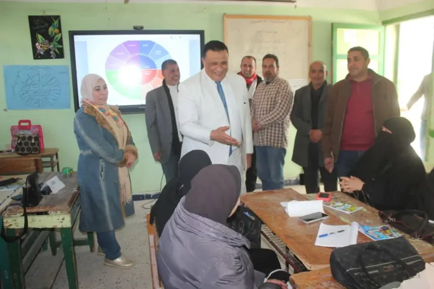 حاتم محمود يزور مقر تدريب المعلمين بفاقوس التعليمية بالشرقية