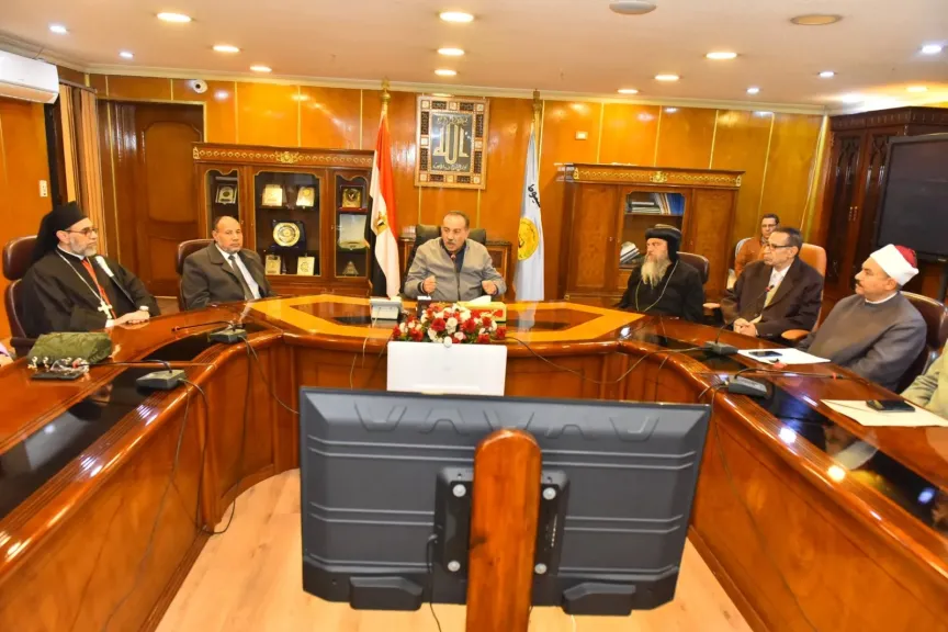 محافظ أسيوط يعلن حزمة مبادرات مجتمعية بالتعاون مع بيت العائلة المصرية