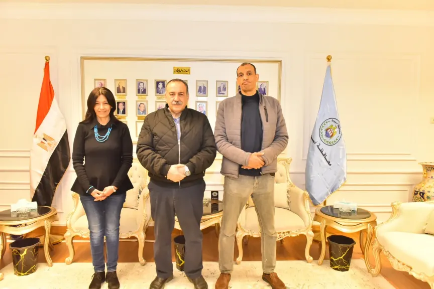 محافظ أسيوط يستكمل الإجراءات القانونية لتسجيل أرض مصنع الغزل والنسيج