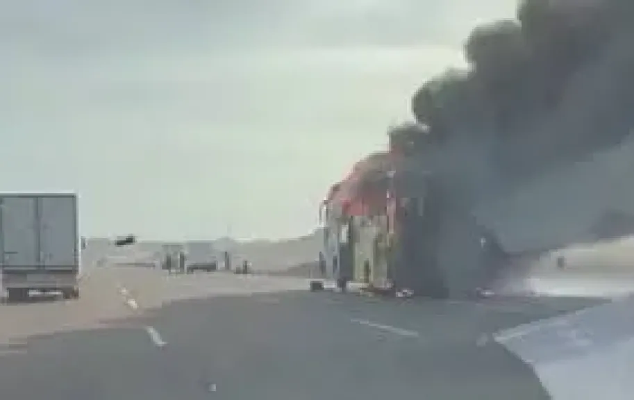 العناية الإلهية تنقذ الركاب فى حريق أتوبيس على طريق طور سيناء – شرم الشيخ