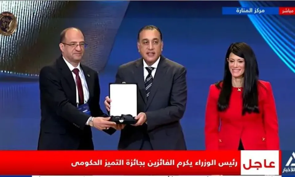 رئيس الوزراء يكرم الفائزين فى جائزة مصر للتميز الحكومى