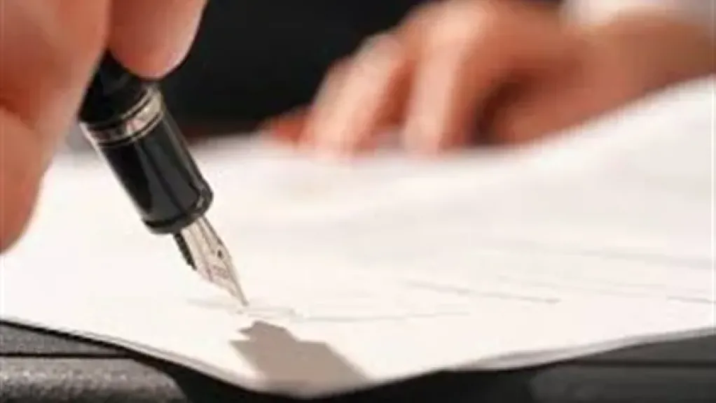 براءة موظفة محكمة من التزوير في محرر رسمي بالاشتراك مع مجهول بالقاهرة