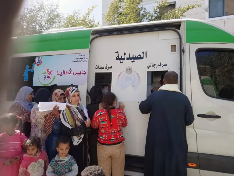 محافظ أسيوط: توقيع الكشف على 780 حالة في اليوم الأول للقافلة الطبية المجانية