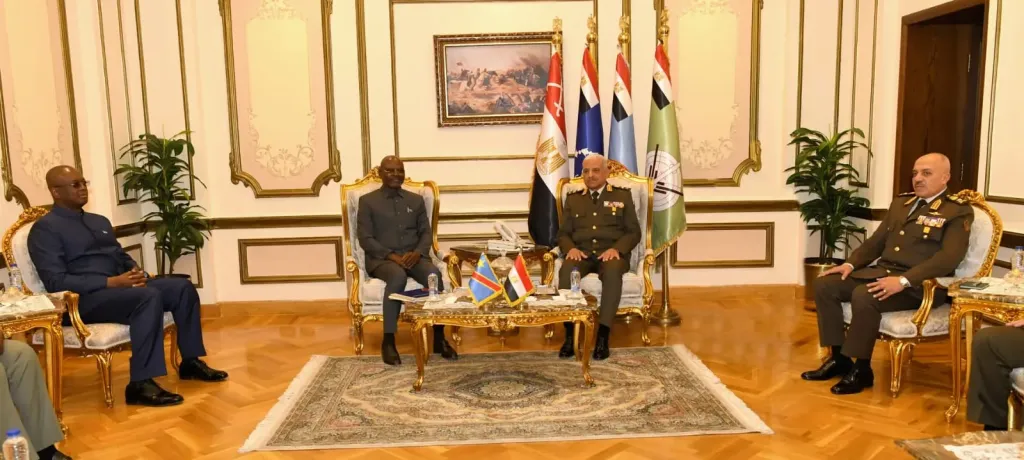 وزير الدفاع يلتقى نائب رئيس الوزراء ووزير الدفاع الوطنى وشئون المحاربين القدامى بجمهورية الكونغو الديمقراطية |صور