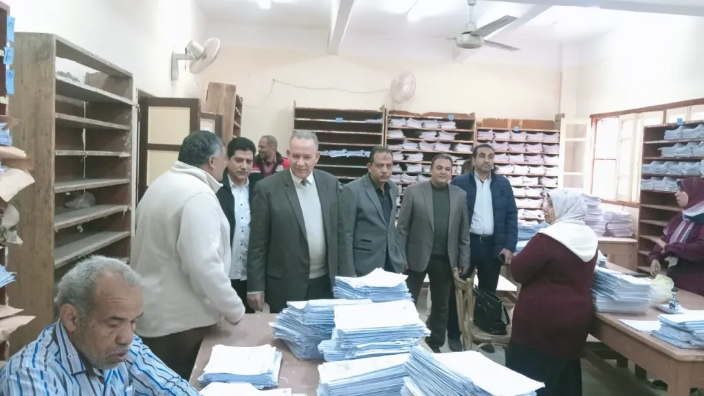 وكيل وزارة التربية والتعليم بأسيوط يتفقد لجنة النظام والمراقبة للشهادة الاعدادية