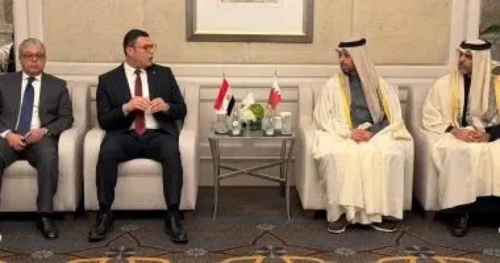 وزير الإسكان يعقد لقاءً ثنائيًا مع وزير البلدية القطرى لبحث زيادة التعاون