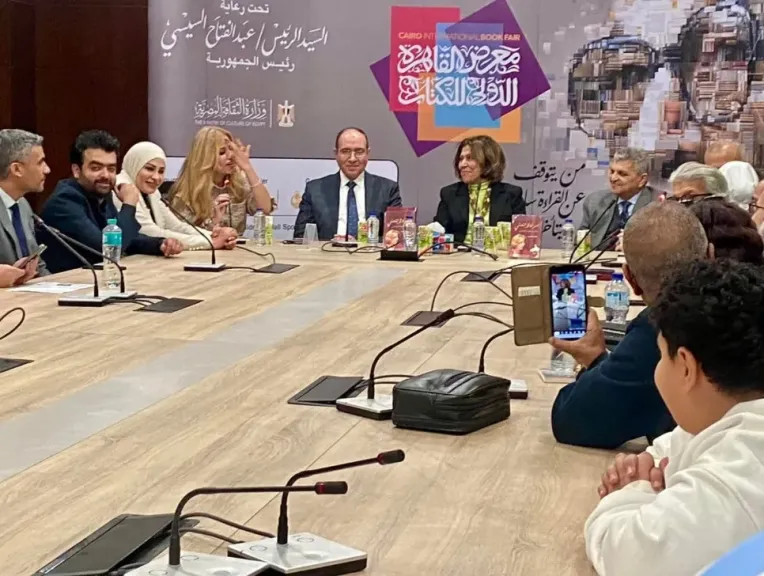 رموز السياسة والفن والثقافة يشهدون حفل توقيع كتاب  «امرأة لا تنحني» لفريدة الشوباشي