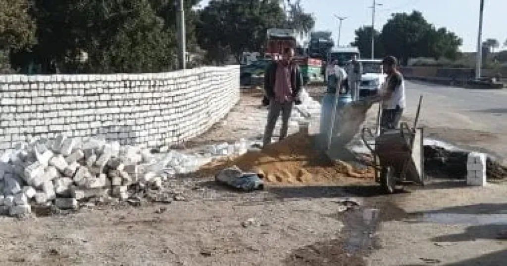 حملات فى العياط لتجميل الطرق ومداخل القرى وتحسين مستوى النظافة