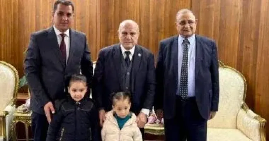 رئيس النيابة الإدارية يكرم أسرة المستشارة سهام صبرى خلال احتفالية حفظة القرآن الكريم