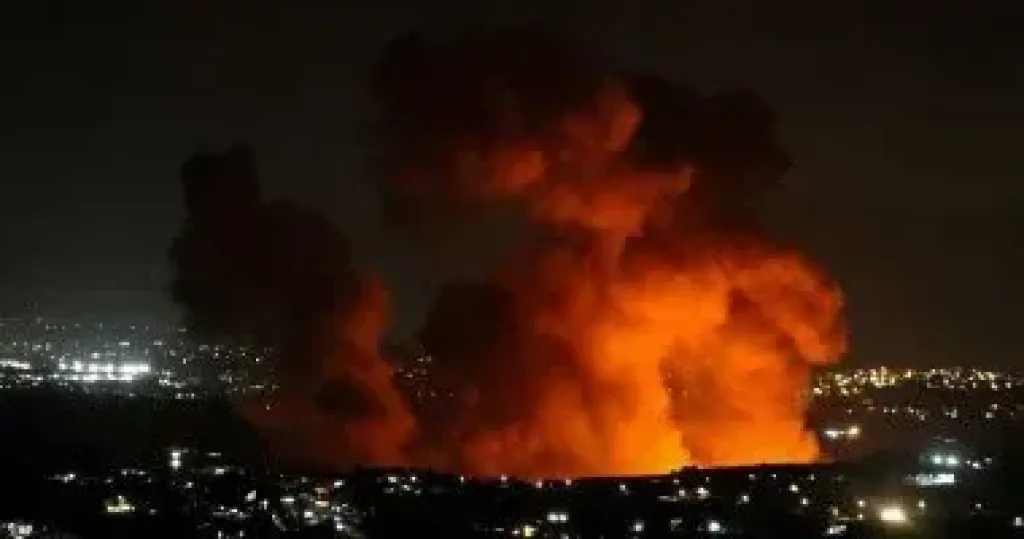 البوارج الحربية الإسرائيلية تستهدف سيارات بمنطقة الجناح بالضاحية الجنوبية لبيروت