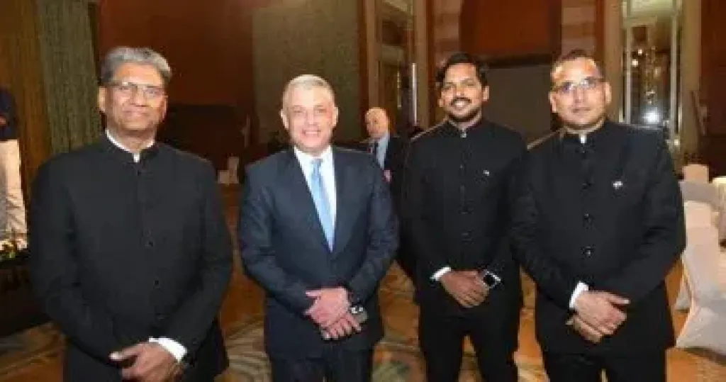 محافظ الإسماعيلية يشارك السفارة الهندية احتفالات ”يوم الجمهورية”