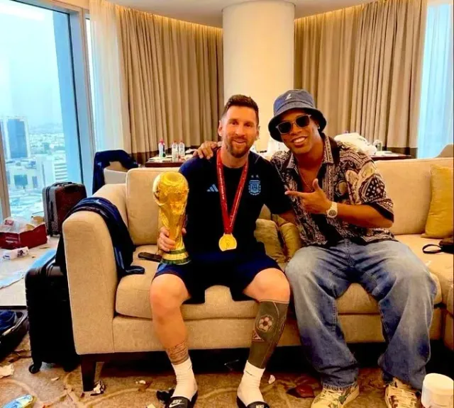 رونالدينيو: بتتويج ميسي بالمونديال.. كرة القدم سددت دينها للأسطورة